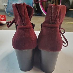Womens size 8 maroon suede boots
